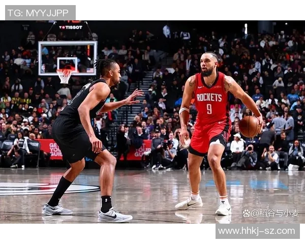 火箭队换人沟通出现重大失误场上意外多出六名球员引发热议