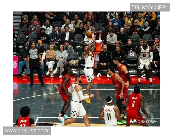 科尔真神指挥勇士挑战成功 格兰特三分小佩顿轻微接触被判犯规